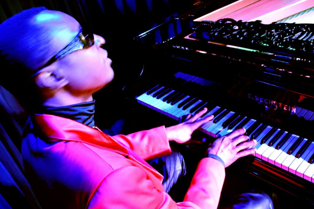 Bachot muna Performing Jazz & Dreams At The Piano
